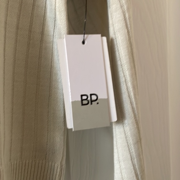 Bp ivory cropped v neck sweater - Picture 3 of 4